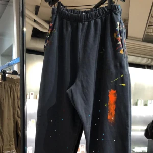Gallery Dept. French logo painted sweatpants  - Gallery Dept. French logo painted sweatpants  Size Medium Color Vintage black  Comes with original receipt.