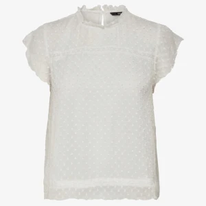 Blus - Helt slutsåld superfin blus från only! Nypris är 530kr. Endast använt 1 gång så den är i superfint skick. Den är i storlek 40 men passar 38/36. Skriv för mer bilder! Köparen betalar frakt