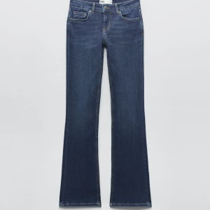 Low Waisted Jeans  - Säljer mina Low Rise bootcut jeans från Zara, då jag aldrig använder de. De är använda cirka 2 gånger så är i bra skick🥰 