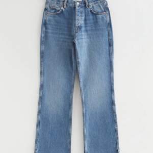Helt nya och oanvända ljusblåa bootcut jeans med slits från other stories