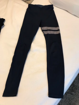 Träningsbyxor  - Stronger träningsbyxor, sparsamt använda 