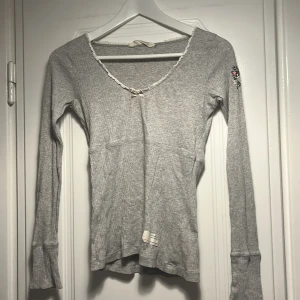 Odd Molly tröja  - Tröjan är från Odd Molly,  Storlek: 0 / xs  Pris: 95kr 