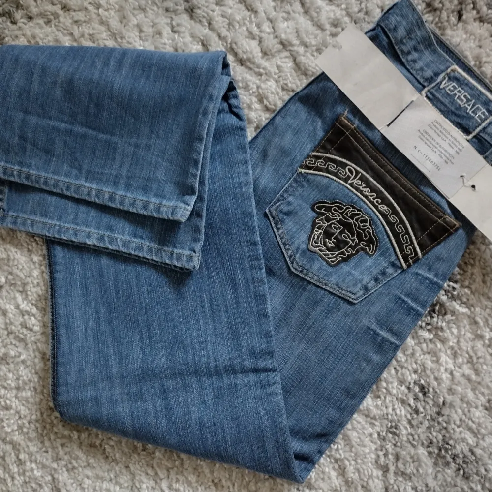 Nya vintage Versace jeans, dam st. 30. Jeans & Byxor.