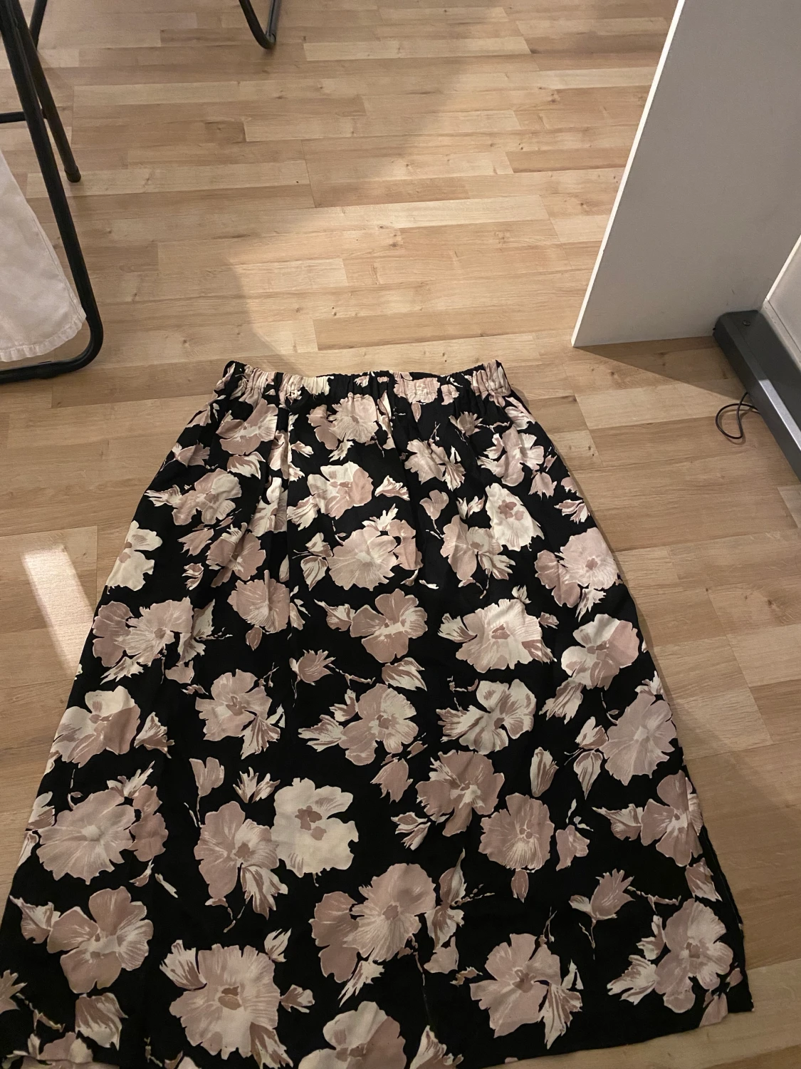 Blommig långkjol! Med en liten slits