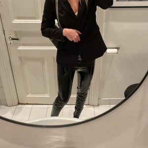 Lackbyxor 🖤 - Supersköna, men stretch/ resor i midjan🖤