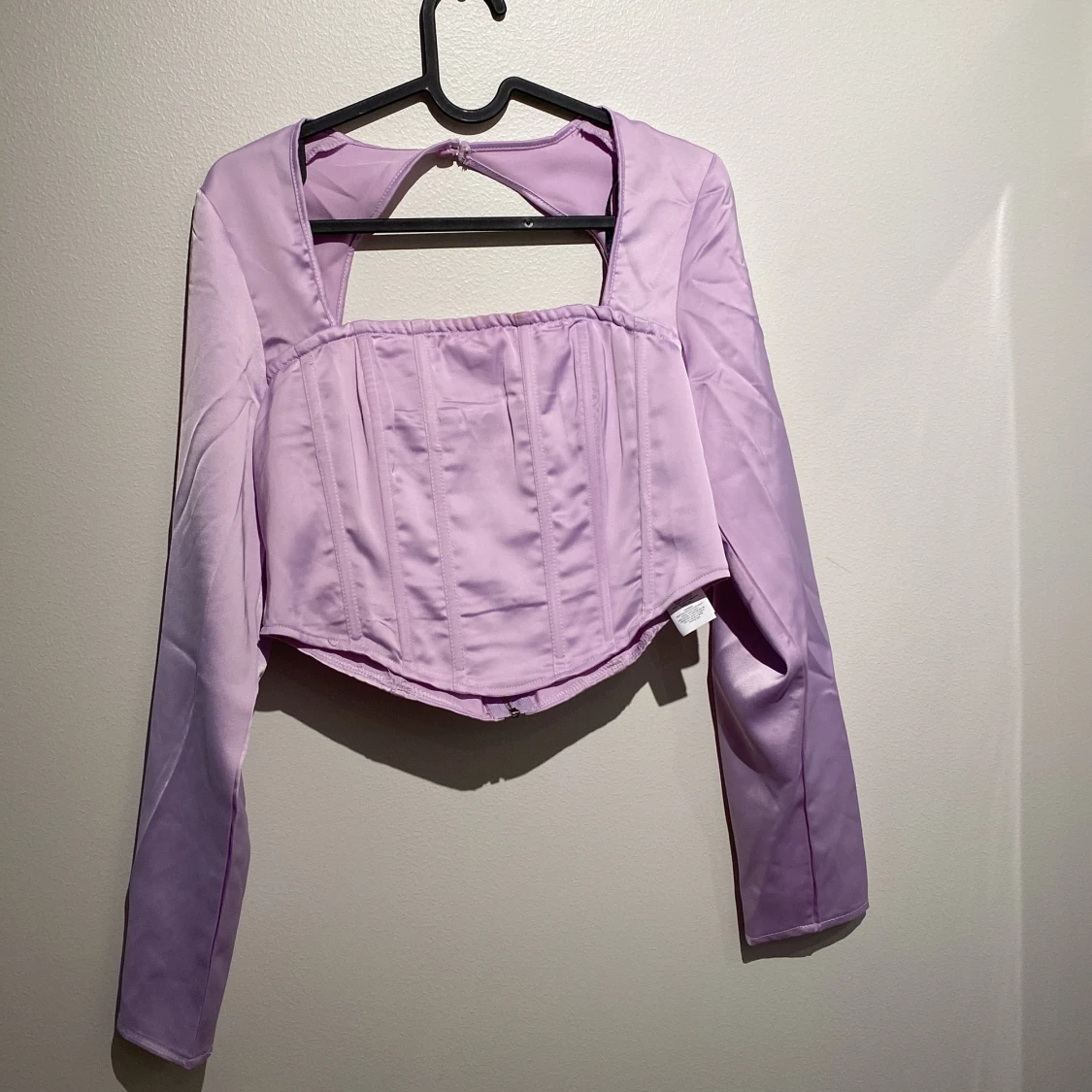 Lila topp med öppen rygg