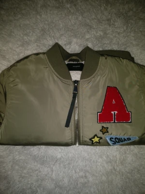 Bomber Jacka Bikbok - Stoelek S bomberjacka 