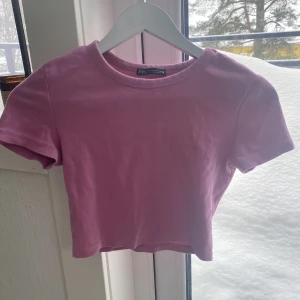 Rosa kroppad tshirt från zara - Super fin tshirt från zara, knappt använd 