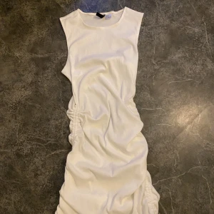 Klänning  - Klänning från HM! Helt oanvänd 