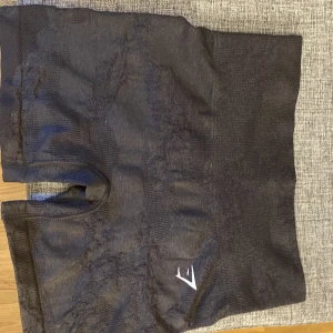 Gymshark shorts  - Säljer mina helt oanvända gymshark shorts då de tyvärr är på gränsen för försmå, helt nyskick💗