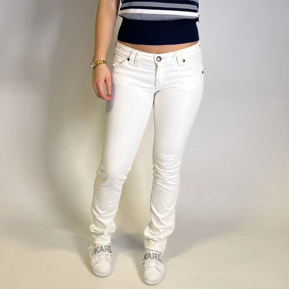 Vita snygga Wrangler jeans utan defekter!🫶🏼. Jeans & Byxor.