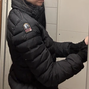 Parajumper Jacka - Strl S, använd men i väldigt bra skick Billigare vid snabb affär Fraktar/möts upp 