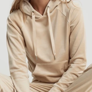 Ginatrico - Hoodie i mjukt sammets material. Närintill oanvänd💞