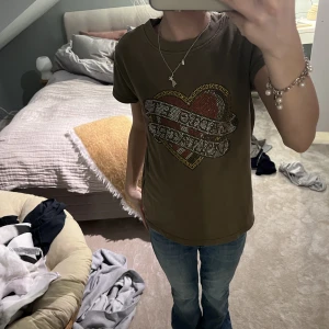 Zadig t-shirt - Cool zadig t-shirt! Original priset är ca 500kr! Barn strlk i 13-14 år men passar bra som en xs- s!