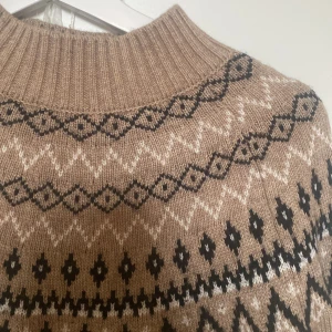 Tröja - Fin stickad tröja Priset kan diskuteras  Bra skick nästan aldrig använd 