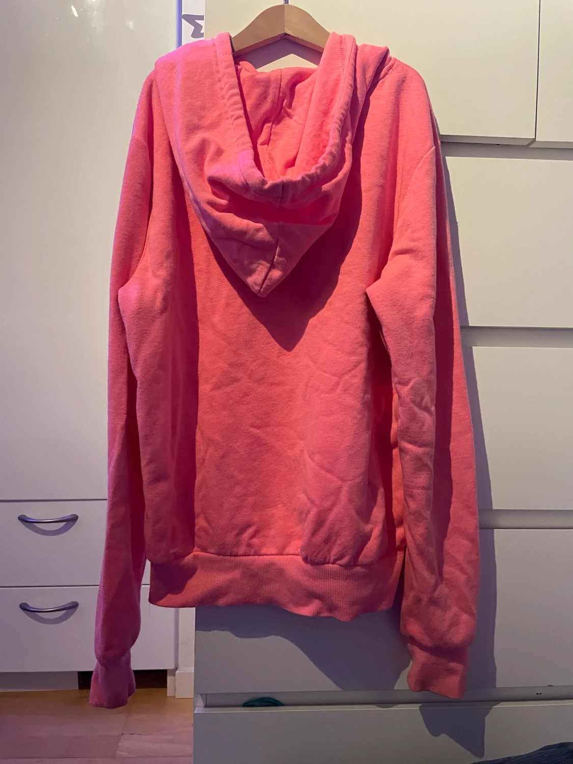Rosa hoodie från H&M - 90