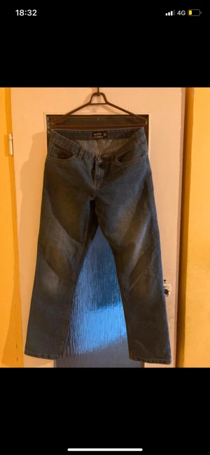 Identic straight fit jeans - W 33, L 32. Wide fit jeans.