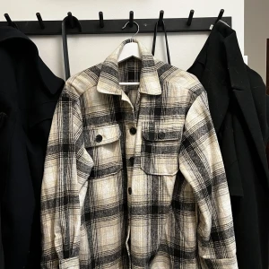 Vårjacka - Skjortjacka i flanell stl m. Väldigt fin. 