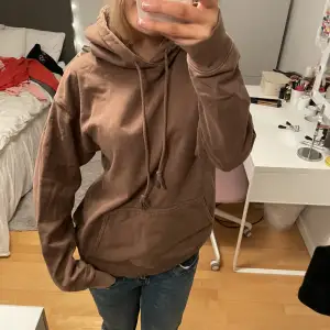 brun hoodie från brandy