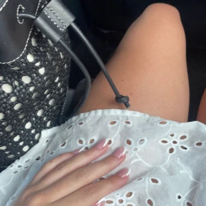 Other stories väska  - Såå fin väska från other stories som är så rymlig och perfekt storlek, kan skicka fler bilder privat om det behövs. Köpt för 1400kr och vet inte exakt vad jag vill sälja den för, så kom gärna med förslag! 