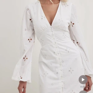 Söker klänning från NAKD - Söker denna klänning från NAKD i strl 38. 