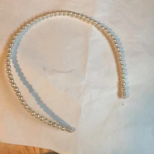 Pärl diadem - Pärl diadem   pärlorna är mindre  på detta diadem ❤️