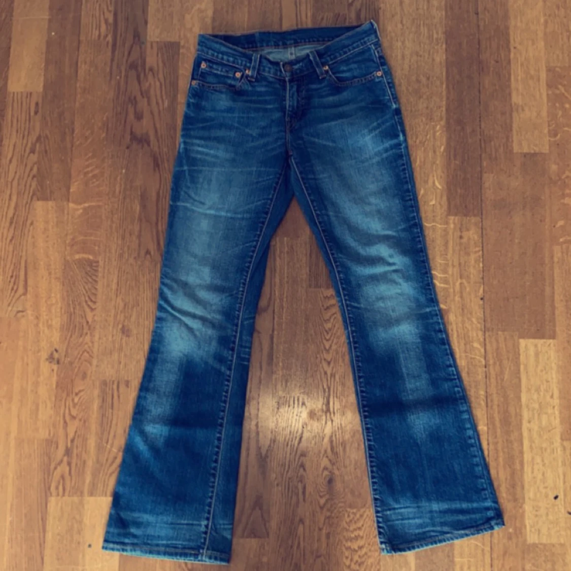 Low waisted Levi’s jeans! - 90