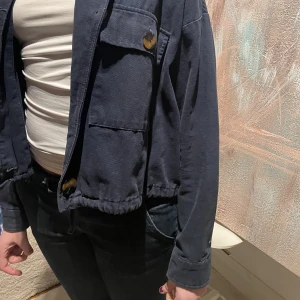 Jacka - Najs vårjacka från zara, den är rätt gammal från trf collectionen!!! Skit snygg😍❤️❤️❤️