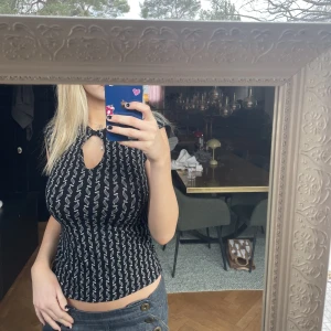 Topp💖❤️ - En så söt topp ifrån Stockholm Lm ❤️ den är i storlek M men skulle mer säga att den är en S😊 