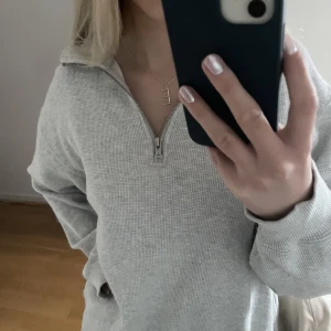 Tröja  - Tröja från Brandy Melville i bra skick 😇.  