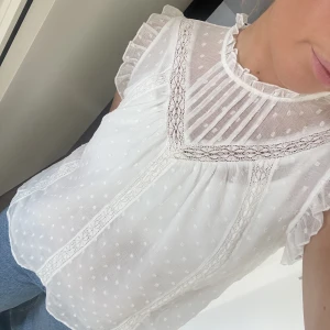 Topp zara  - Söt topp från Zara. Använd en gång. Nyskick! 