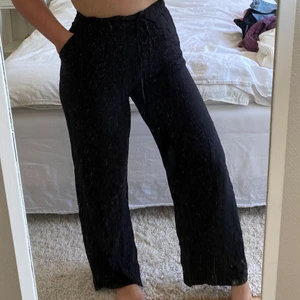 Linnebyxor - Ett par linnebyxor från HM i storlek 36💕💕 Kolla gärna in mina andra annonser!! 