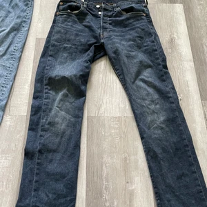 Levis 501 bra skick  - 8/10 skick  Gratis frakt , köpt från Levis för 1099 kr   Passar även  dem som har 30/32