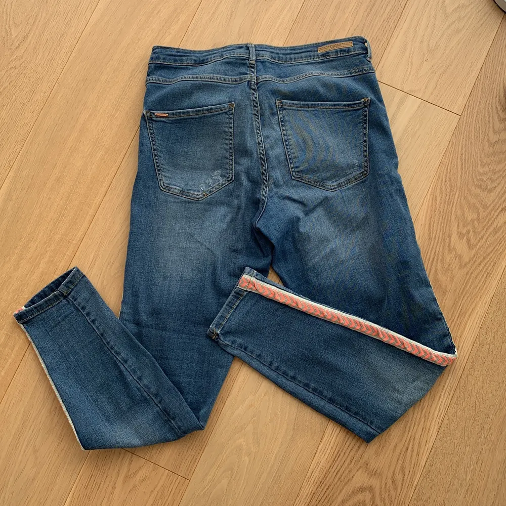 B.Young jeans endast använda ett fåtal gånger på grund av fel storlek. Storlek 30. . Jeans & Byxor.