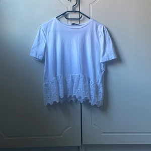 Tröja från Zara - En vit tröja från Zara i mycket bra skick 