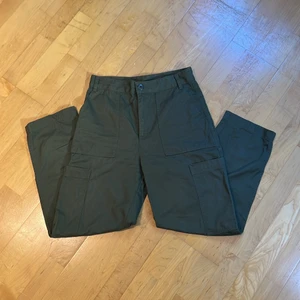 Monki Military pants - Comfortable green pants fitted in the butt. Goes with everything!