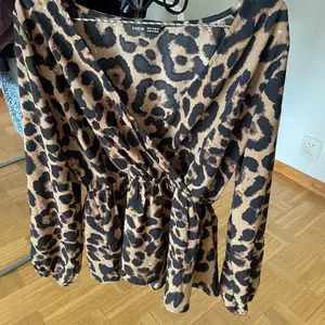 Leopard blus från shein storlek 38 30kr + frakt 