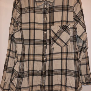 Skjorta - Har använts ett par gånger 