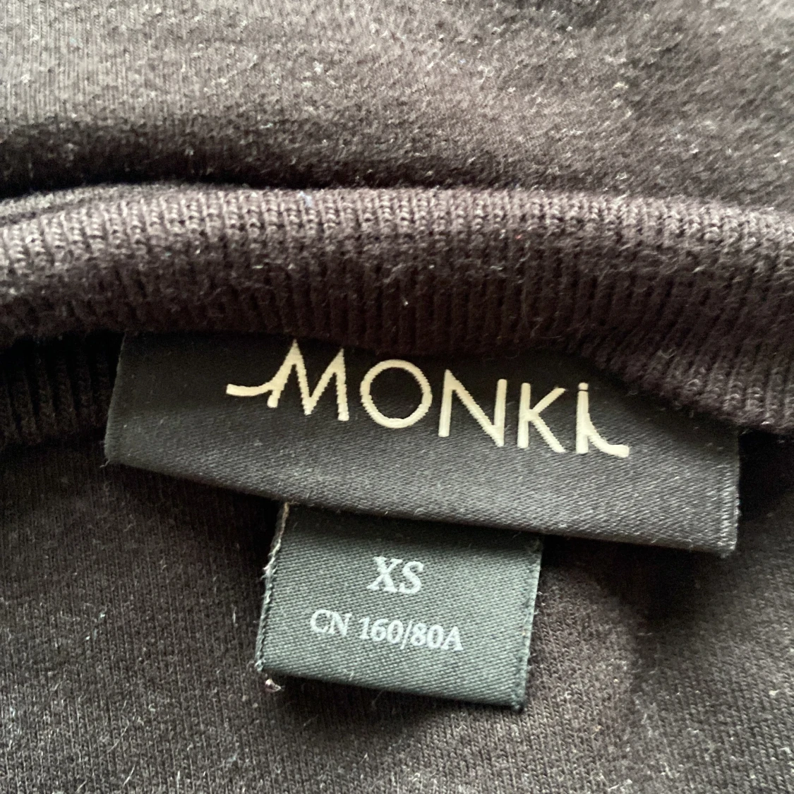 Svart sweatshirt  - 91