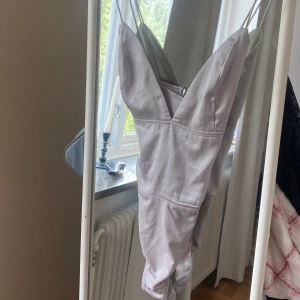 Festbody  - Jättefin fest body!!  Är en ’32’ men sitter mer som en 34/36.