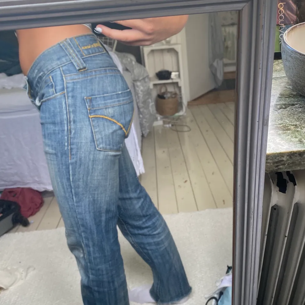 Super fina lågmidjade jeans från Victoria of Sweaden 💖 . Jeans & Byxor.
