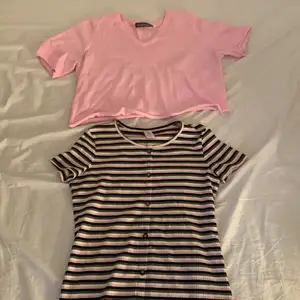 Den rosa är mag-tröja och kommer från Race  marine och är i ett fint skick och den randiga tröjan har knappar på sig och kommer från Lindex och är också i fint skick. Säljer för änvänder inte dom längre. Säljer båda för 50 SEK  
