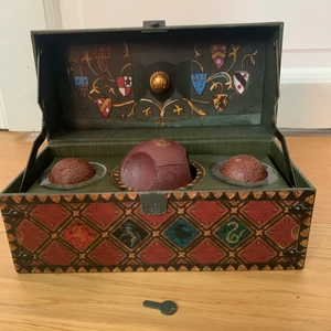 Harry Potter quidditch låda från the norble collection - Quidditch låda the Noble collection. Nypris 230kr.