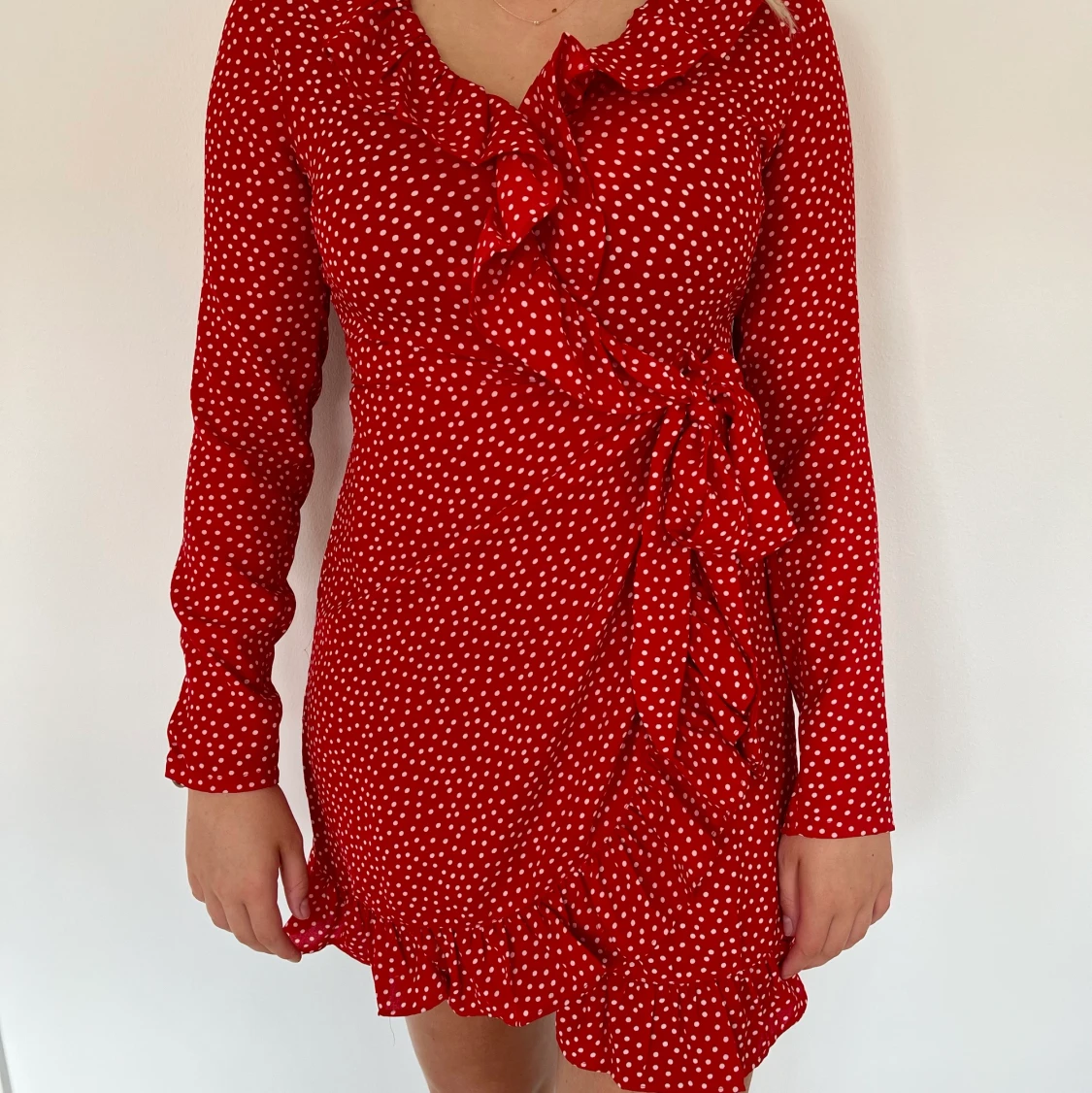 Prickig omlottklänning NAKD