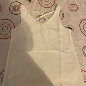 Top - Fit for Small to semi medium size. Never been used. 20 kronor each