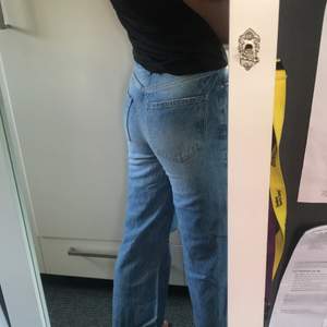 Jätte fina jeans från Gina trick som är väl använda,men tyvär har blivit för små midjan och använd inte lika mycket längre.       