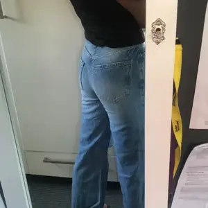 Jätte fina jeans från Gina trick som är väl använda,men tyvär har blivit för små midjan och använd inte lika mycket längre.       