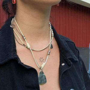 White and silver long necklace  - Statement piece. Very good condition. Super unique necklace and fashionable. I sell it because I prefer wearing golden jewelry.