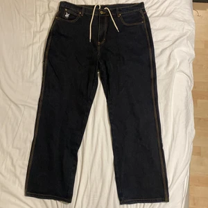 Butter Goods Gullwing Denim Pants - Ett väldigt oanvänt par Butter Goods Jeans, passformen är baggy och typ straight. Frakt: 59kr