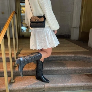 cowboy boots - säljer mina jättefina cowboy boots från zalando. köpte de för ca 700 kr. de är bra skick på de!💗